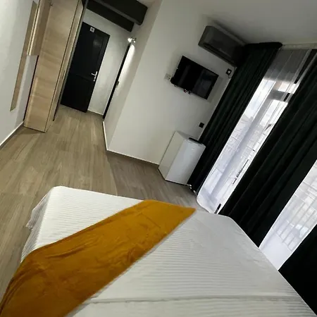 Homestay Ebrothers Charm & Sun House