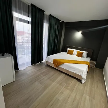 Homestay Ebrothers Charm & Sun House